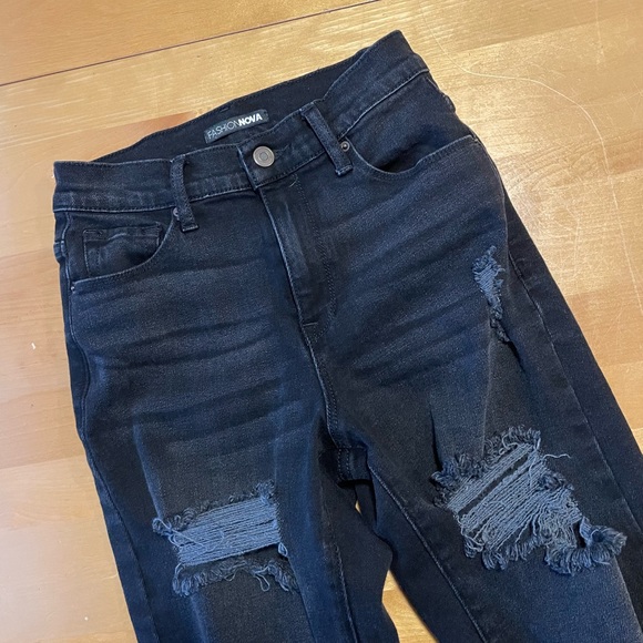 Fashion Nova Black Denim Straight Leg High Waist Distressed Jeans Size 1 - Picture 4 of 8
